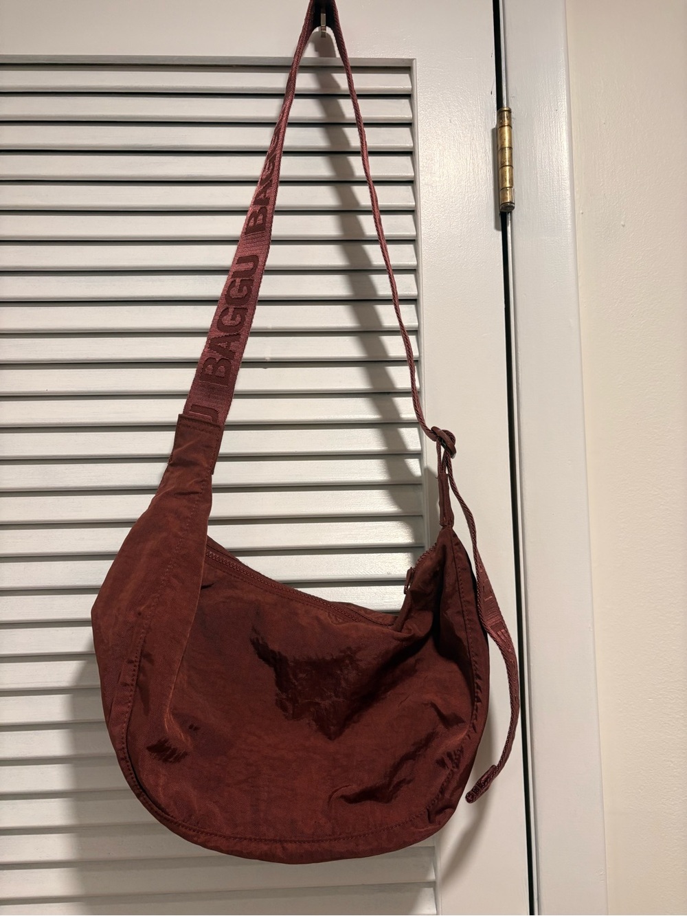 BAGGU Medium Crescent wine
